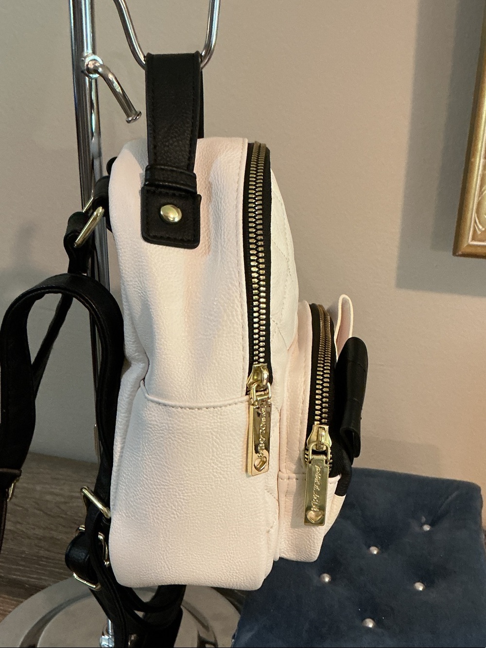 Betsey Johnson Luv Dog Puppy White Black Quilted Mini Backpack EUC 6x8x3 - Picture 2 of 7